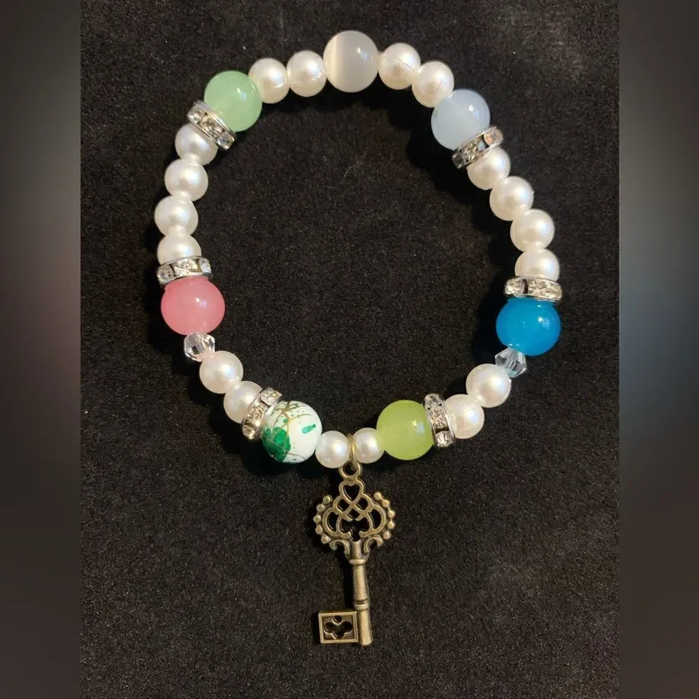 Handmade steetch beaded bracelet pearl key charm